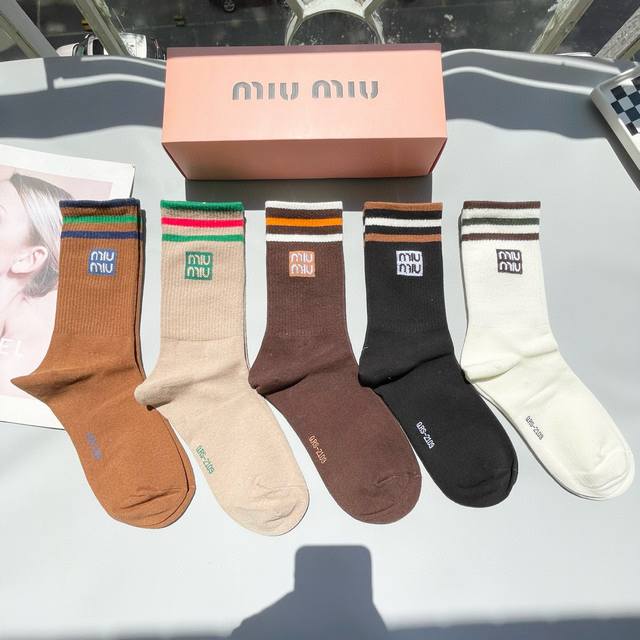 Packing: 4 pairs in a box. Miu Miu high-quality super hot-selling online celebr