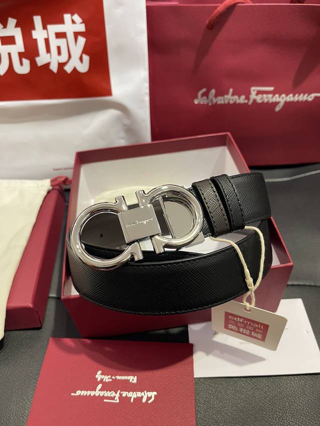 Salvatore Ferragamo's new collection shows a unique visual effect; full of fashi