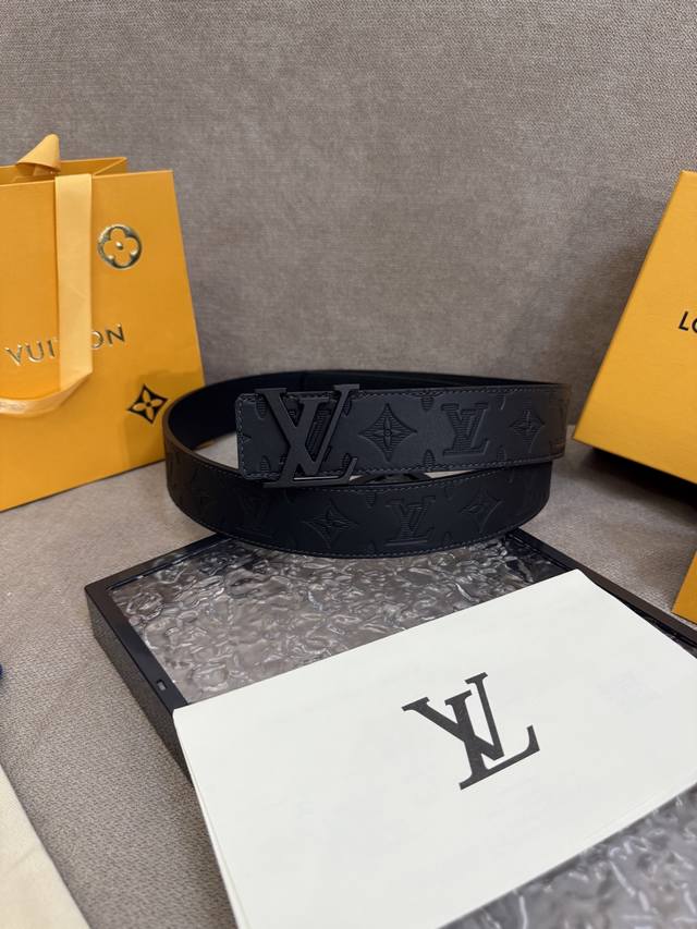Lv Shadow belt has the classic style of Monogram Shadow leather and the restrain