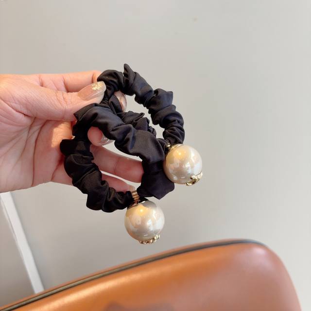 with packaging Celine Arc de Triomphe popular pearl hairband, exquisite intesti