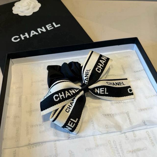 Chanel hair band DDD