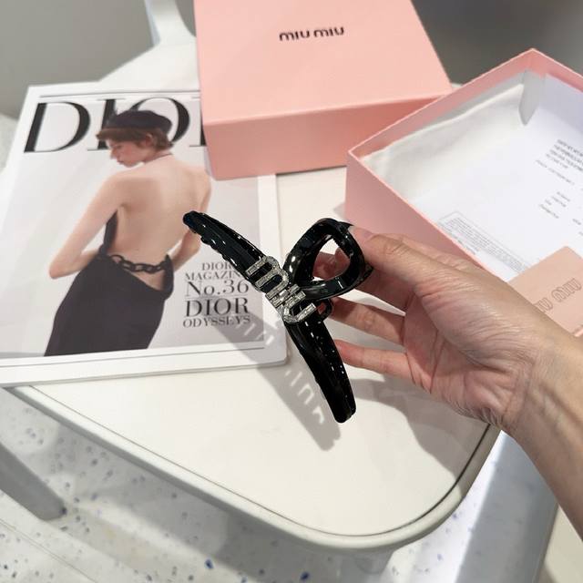 with packaging boxMiumiu's new style clip, simple and elegant, full of celebrit