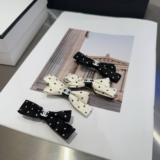 comes with a pair of packaging boxes Chanel's latest small shampoo dot side cli