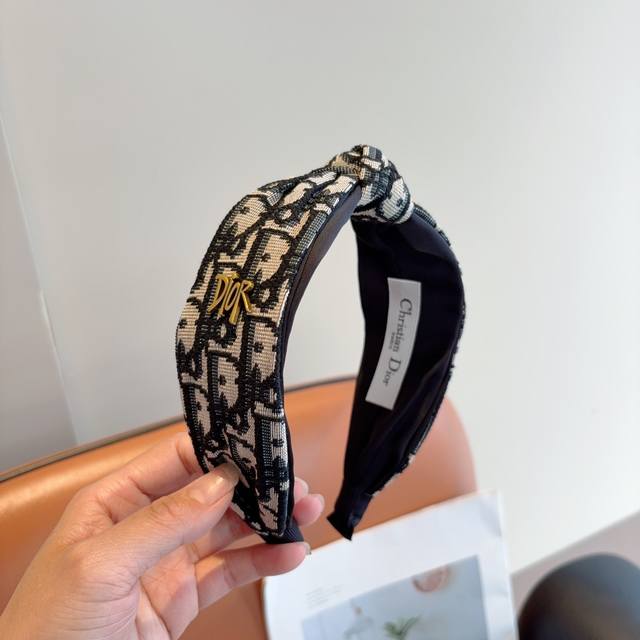 with packaging Dior classic old flower brand headband, popular online headband,
