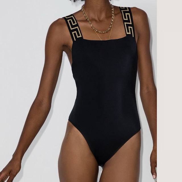 Versace's new one-piece swimsuit is suitable for a variety of scenarios