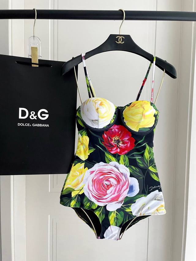 Dg New one-piece swimsuit suitable for various scenes