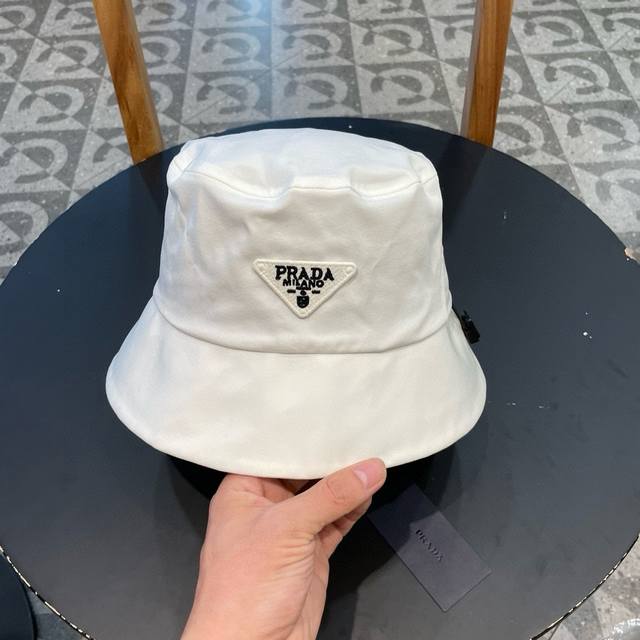Prada 2025 new double-sided bucket hat has a strong sense of design and a very