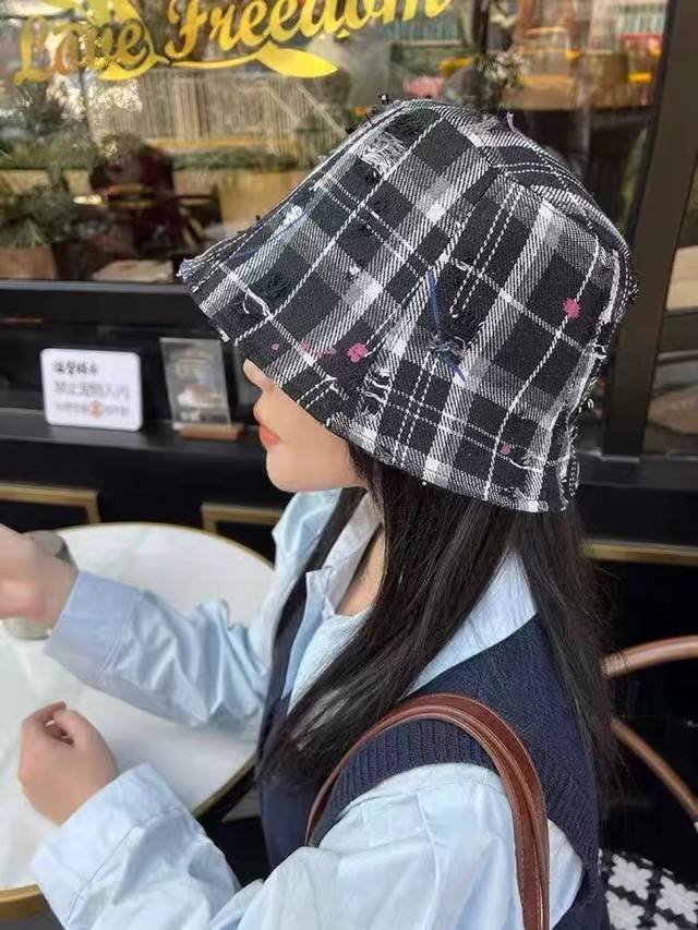 Burberry new British style hole plaid fisherman hat female face showing small ba
