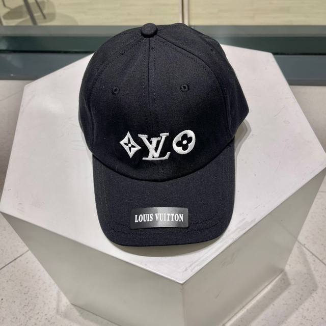 Lv New counter synchronized baseball cap, counter synchronized shipment, big bra