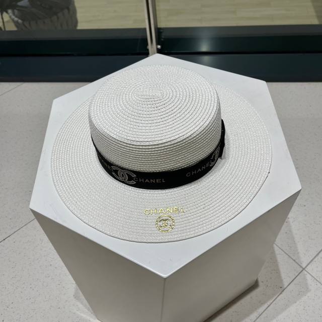 Chanel Chanel's new straw flat-top sun hat basin hat beach style, simple and gen