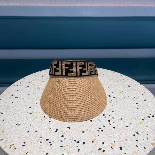 Fendi's popular patchwork straw hat, the most popular hat style this year, made