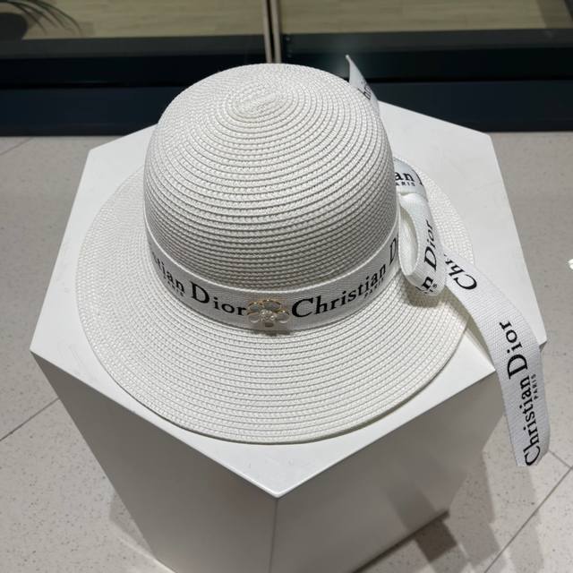 Dior Dior's new straw sun hat basin hat beach style, simple and generous, versat
