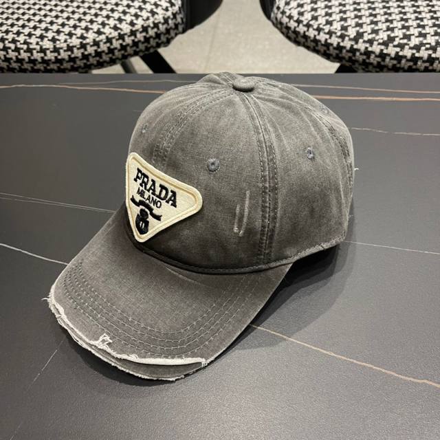 Prada new classic triangle logo baseball cap daily just need the color is perfe
