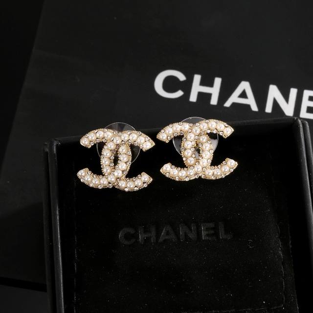 Chanel light gold earrings keep up with the trend. Early spring earrings. Whethe