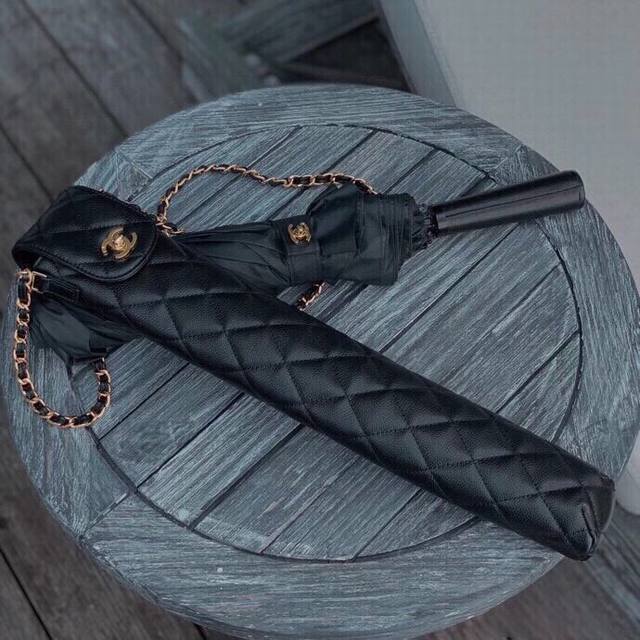 Chanel Chanel vintage umbrella fashion blogger has a set, a styling artifact! Re