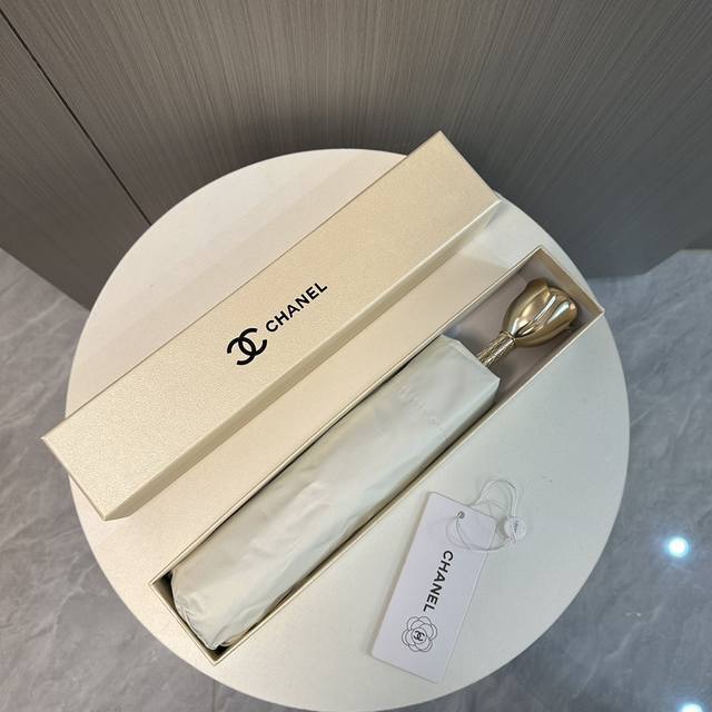 Chanel Chanel's mysterious umbrella that can capture love. The "Gun of Love" ser