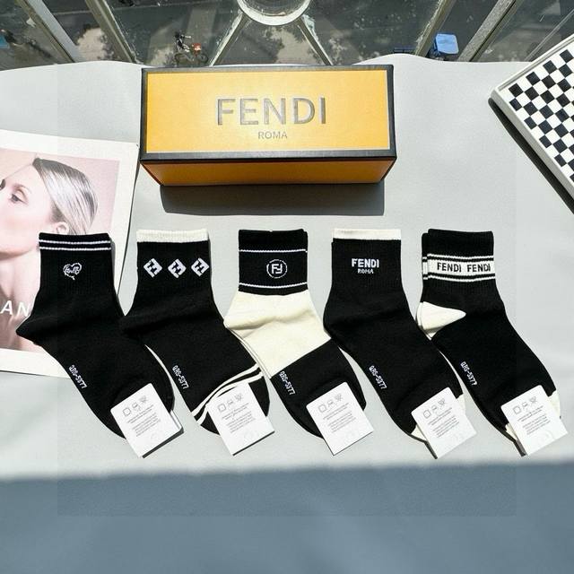 comes with packaging, one box contains five pairs of Fendi Fendi Big F new men'