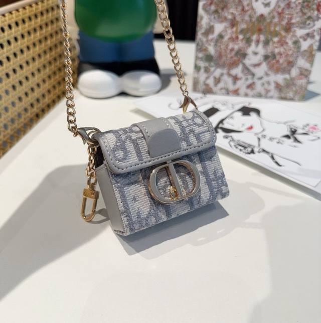 with crossbody chain Dior Montaigne series Bluetooth earphone bag earphone cove