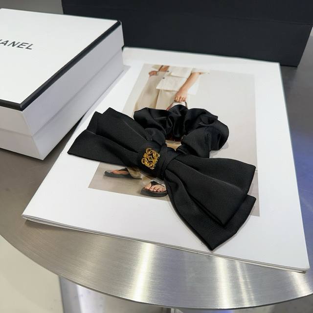 with packaging boxLoewe letter hairband, fashionable and trendy, simple and gen