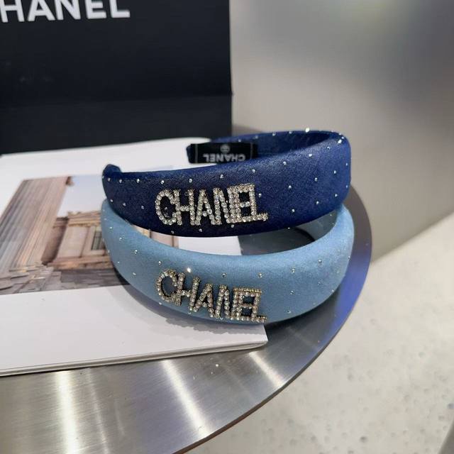 with boxChanel's latest denim headband, super beautiful! Very ladylike, a must-