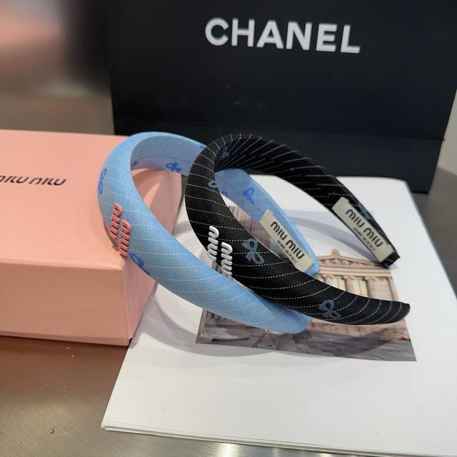 with boxMiumiu new style headband. Simple and elegant, practical and versatile,