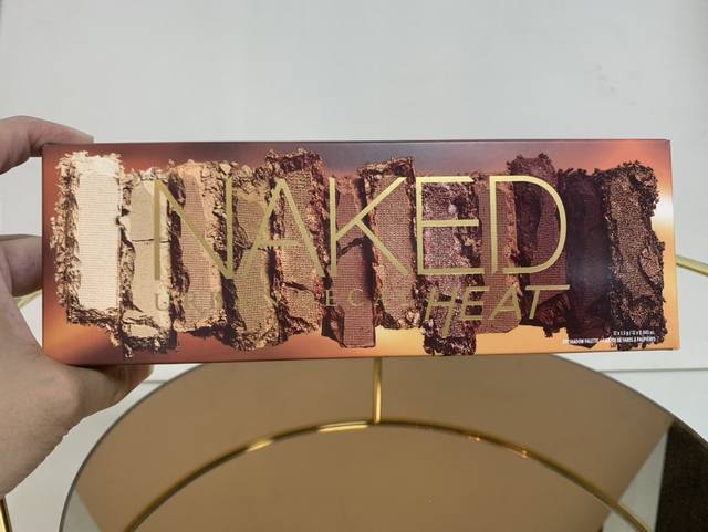 High-end quality Private model, the same version of the Urban Decay 12 eyeshado