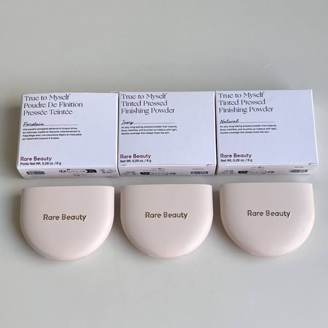 High-end quality Selena silk powder 8G! Color number: 01#Porcelain, 02#Lvory, 0