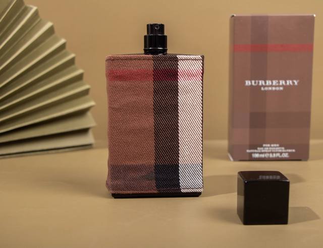 High quality Burberry London Men's Eau de Toilette Ml The fragrance is amber woo