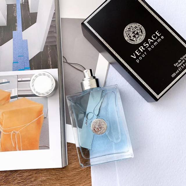 Counter quality Versace classic men's eau de toilette with the same name is a p