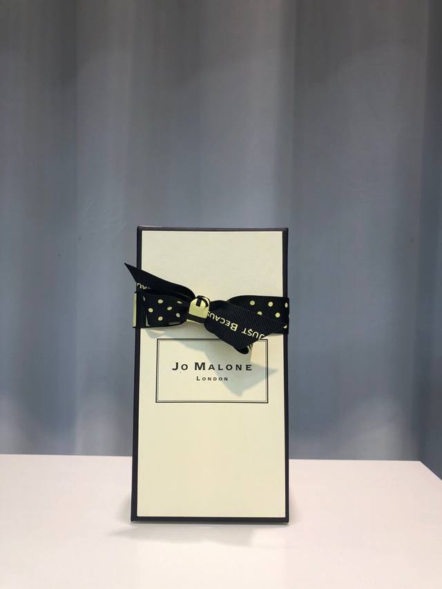Counter qualityJo Malone Apricot Blossom & HoneyMl My friends around me all know