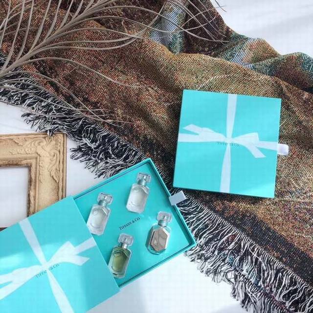 Counter quality Tiffany Diamond Perfume Sample 4-piece Set * 5Ml The set includ