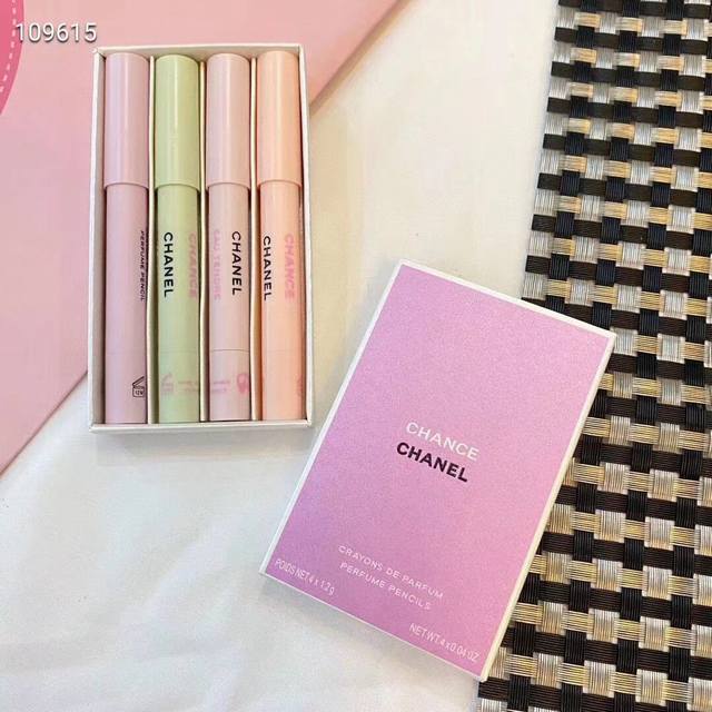 Counter quality 2640 new Chanel lucky fragrance pen. This solid fragrance is re