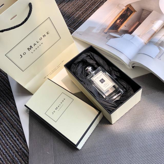 Counter quality Jomalone's most popular scent Blue Wind Chime 100ml single box.
