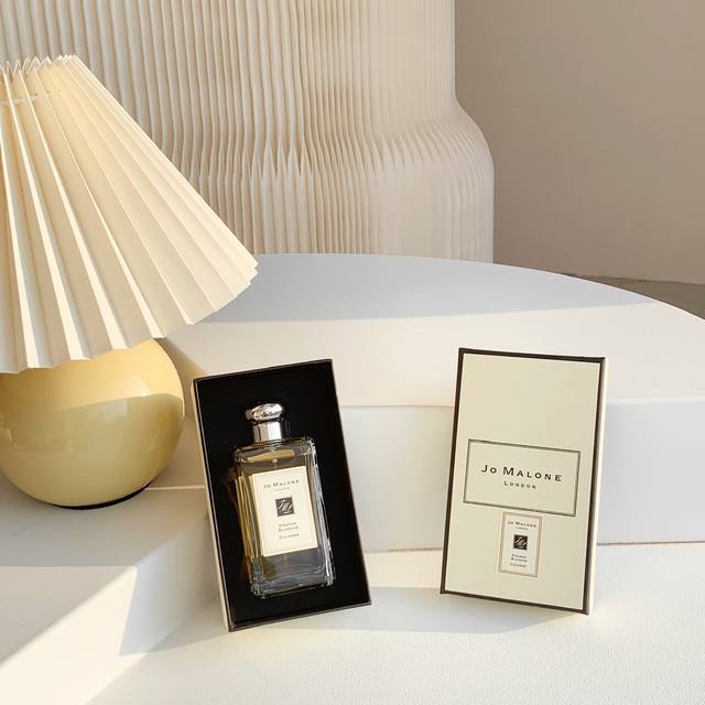 Counter quality Jo Malone Orange Blossom Perfume Main fragrance: soft floral no