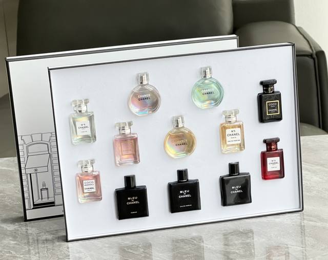 High-end quality Chanel family portrait 12-piece set Q version small sample per