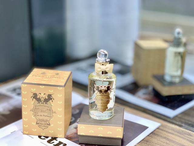 High-end quality Penhaligon's Fatal Tenderness Ml Top notes: nectarine, green l