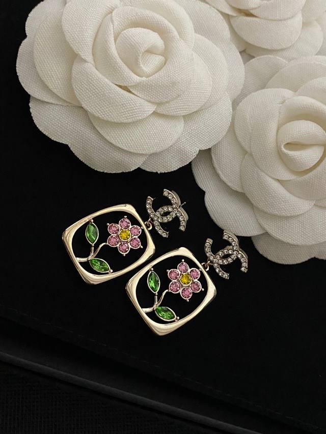 Chanel Chanel hollow crystal colored diamond camellia letter combination earring