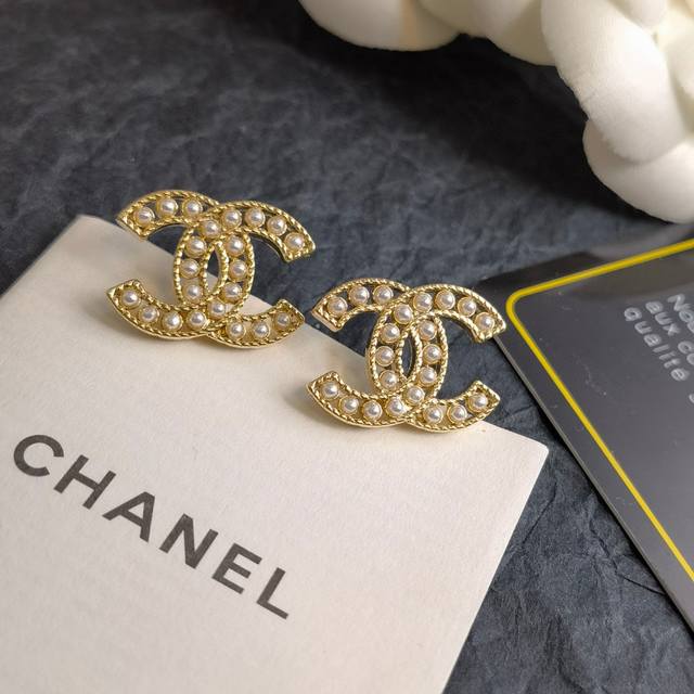 Chanel latest model 1New Arrival Chanel Chanel hollow Swarovski pearl letter ear