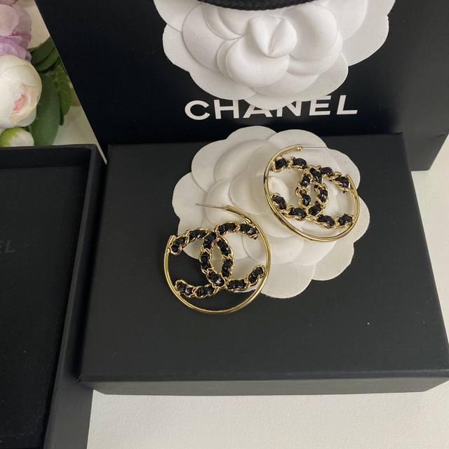 Zp Chanel leather string hoop letter earrings high-end original logo letter prin