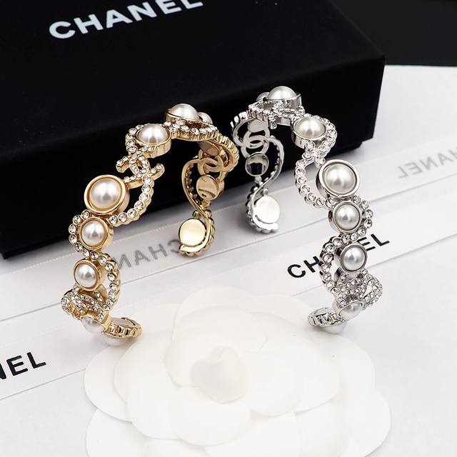 Xiaoxiangjia irregular water ripple resin pearl rhinestone C-shaped bracelet DDD