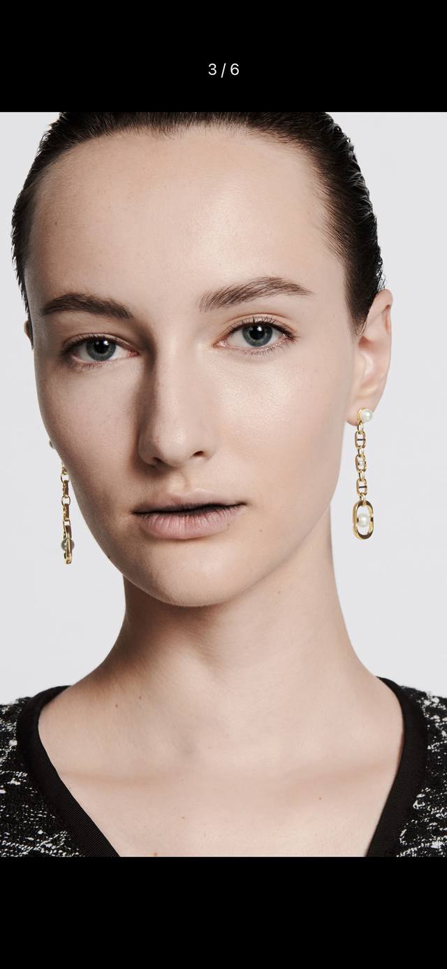 Dior Petit Cd Jolie earrings are both modern and sophisticated. They showcase a