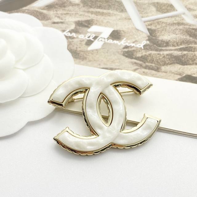 Code A568 Chanel brooch hot-selling model is now on sale Chan 23 double C plati