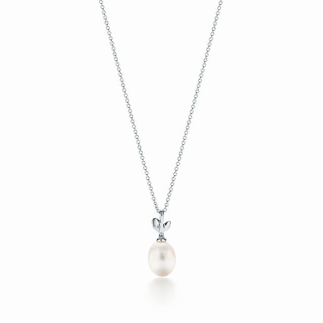 T Necklace Tiff Olive Leaf Pearl Necklace has always been a very attractive styl