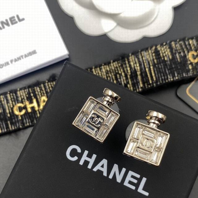 Selling like crazy, so beautiful, purchasing level, the latest Chanel, small squ