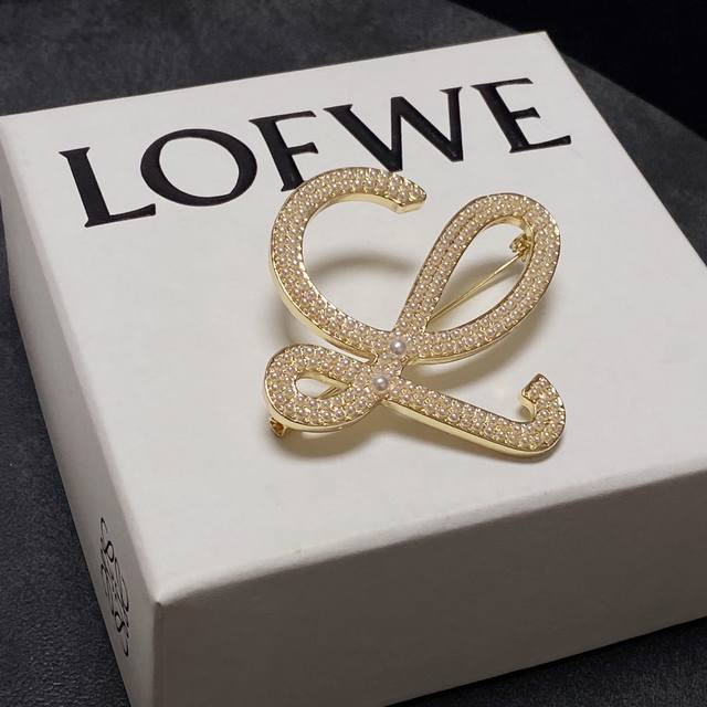 Loewe's designs are really amazing, very artistic! Its logo is the most beautifu