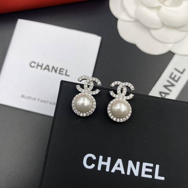 Chanel Chanel's latest crystal diamond letter pearl earrings 925 sterling silver