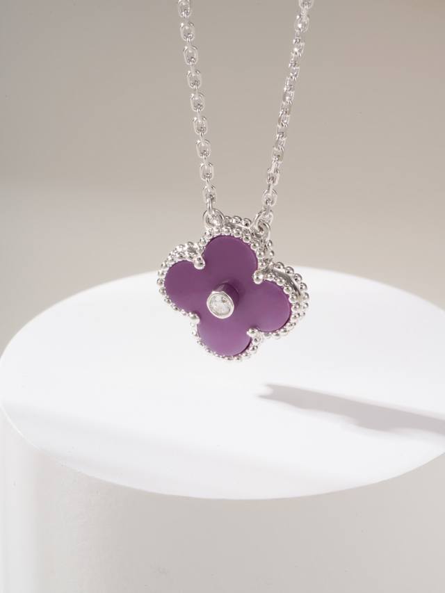 Classic four-leaf clover single flower diamond necklace: violet stone size 38~4