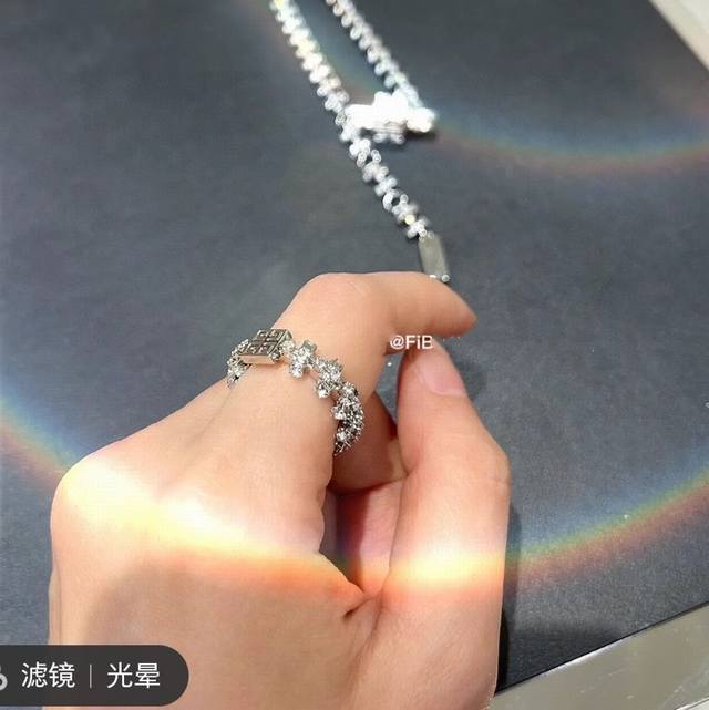 Givenchy ring Successfully captured a little cutie The minimalist style is real