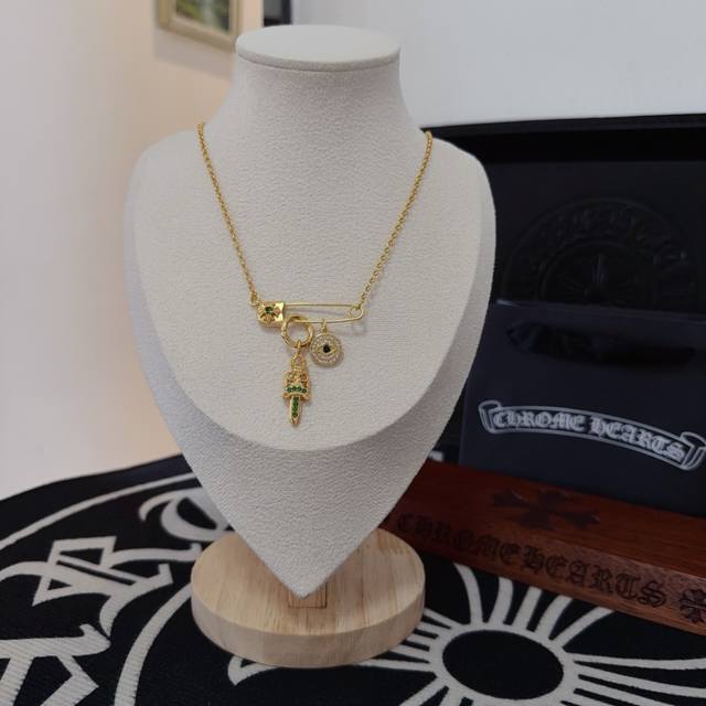 New counter quality Chrome Hearts Chrome Hearts green diamond brooch necklace w