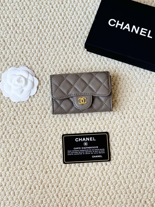 Style: A Chanel's most classic card holder and coin purse Chanel classic flap c